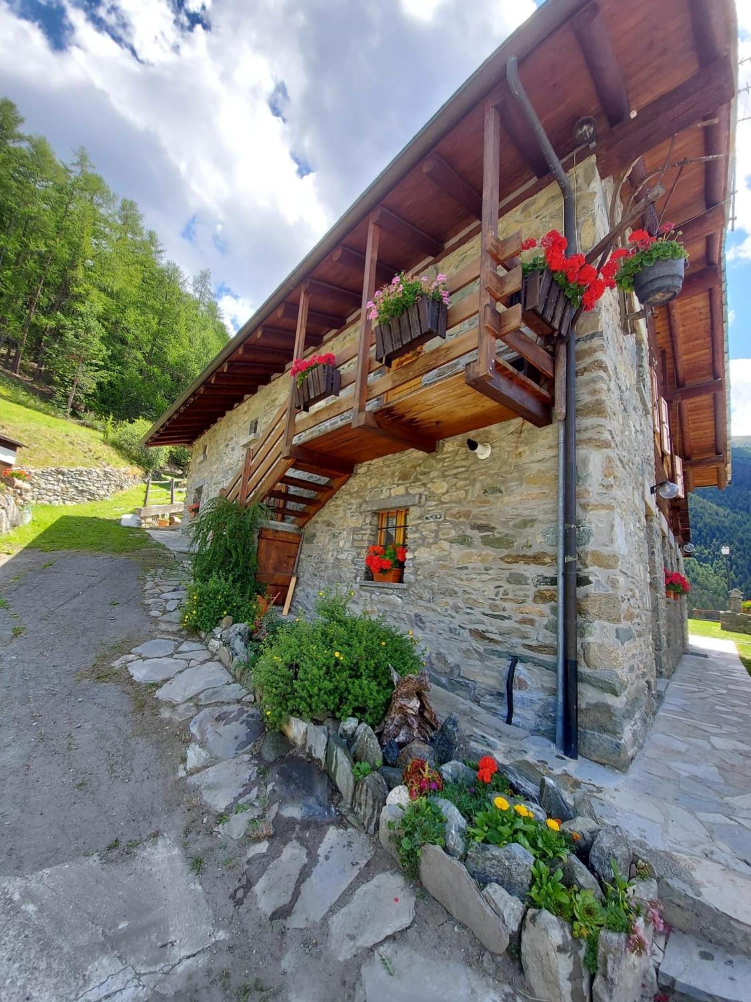 그레산 Monolocale Di Montagna 게스트하우스 외부 사진