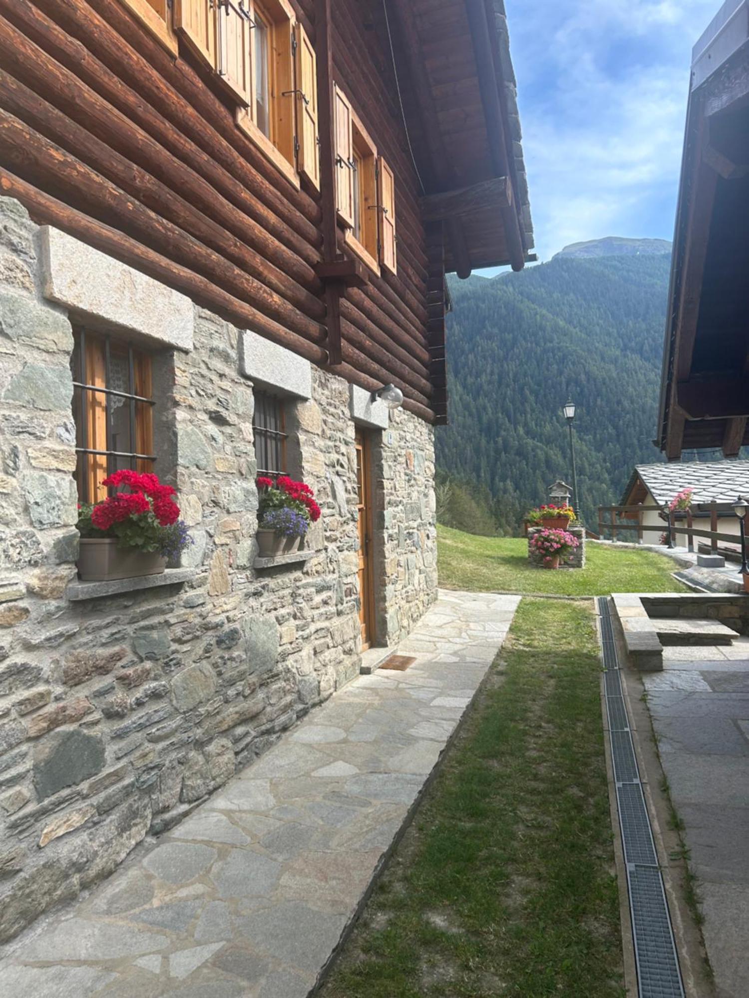 그레산 Monolocale Di Montagna 게스트하우스 외부 사진